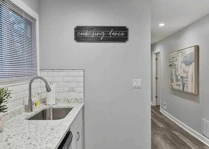 Cozy 4br 2ba *